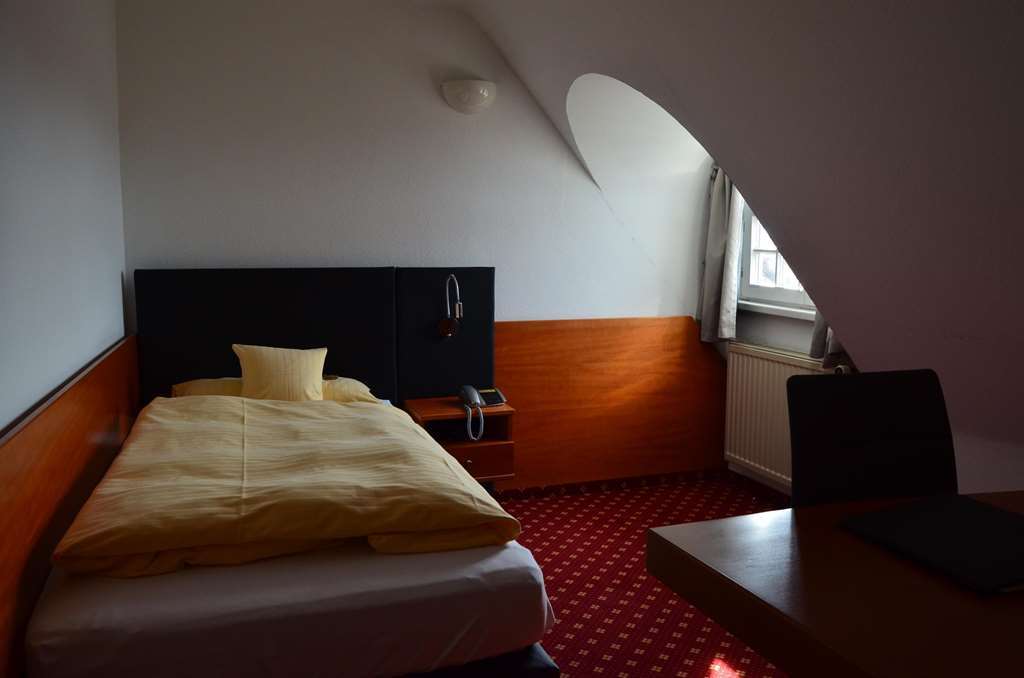 ראסטאט Hotel Schwert מראה חיצוני תמונה